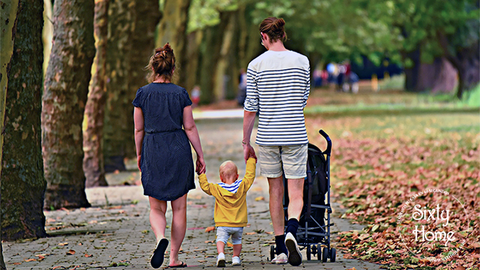 Vivir en Zaragoza: la información más relevante sobre la provincia 4 Familia paseando por un parque de Zaragoza.