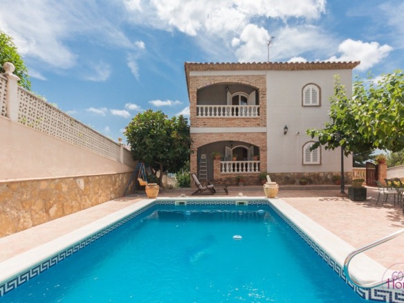 Chalet en La Pobla de Montornes