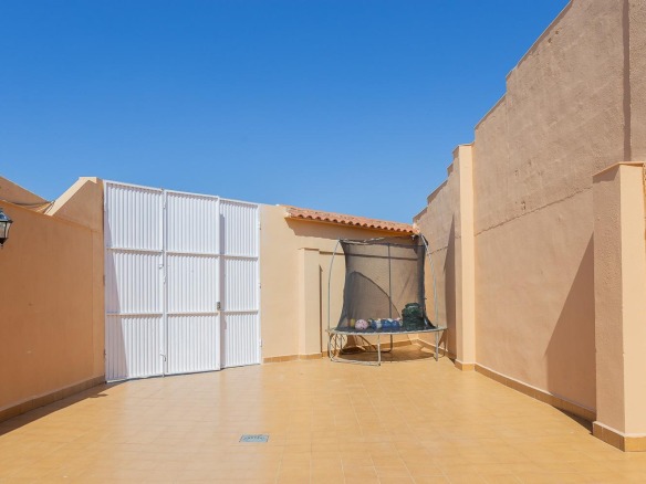 Adosado de VPA de 3 dormitorios en Isso