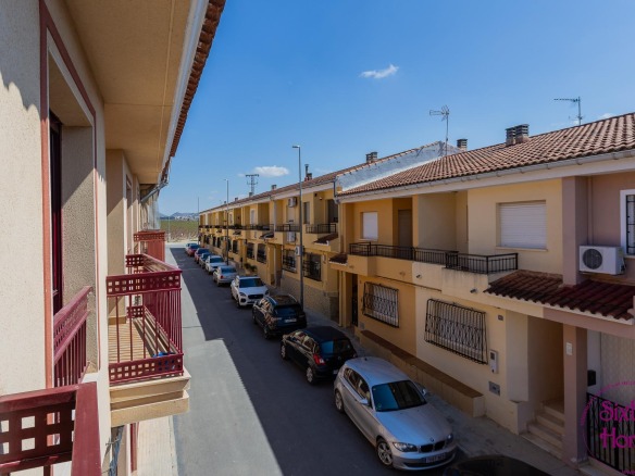 Adosado con 180 disponible en Isso