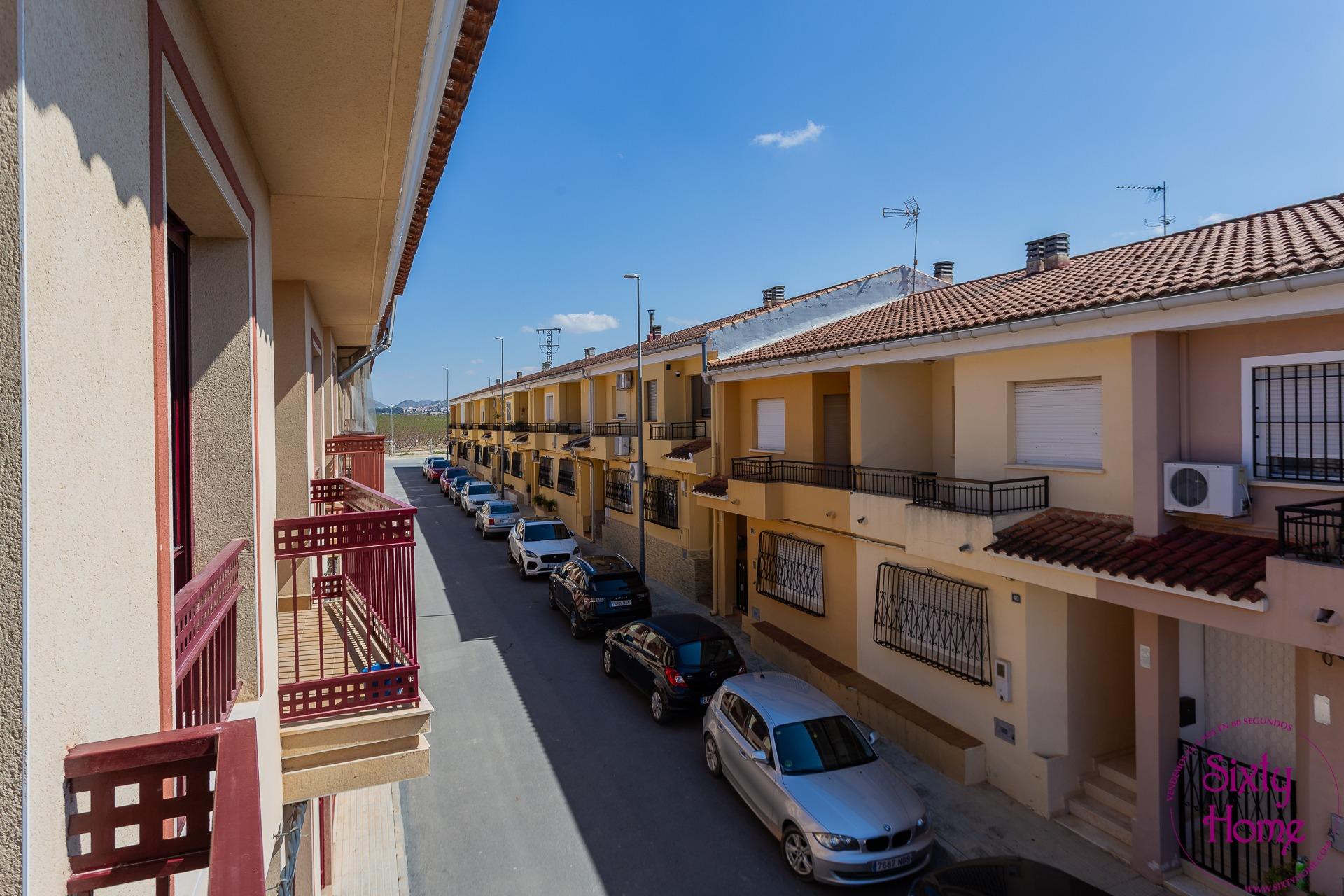 Adosado con 180 disponible en Isso