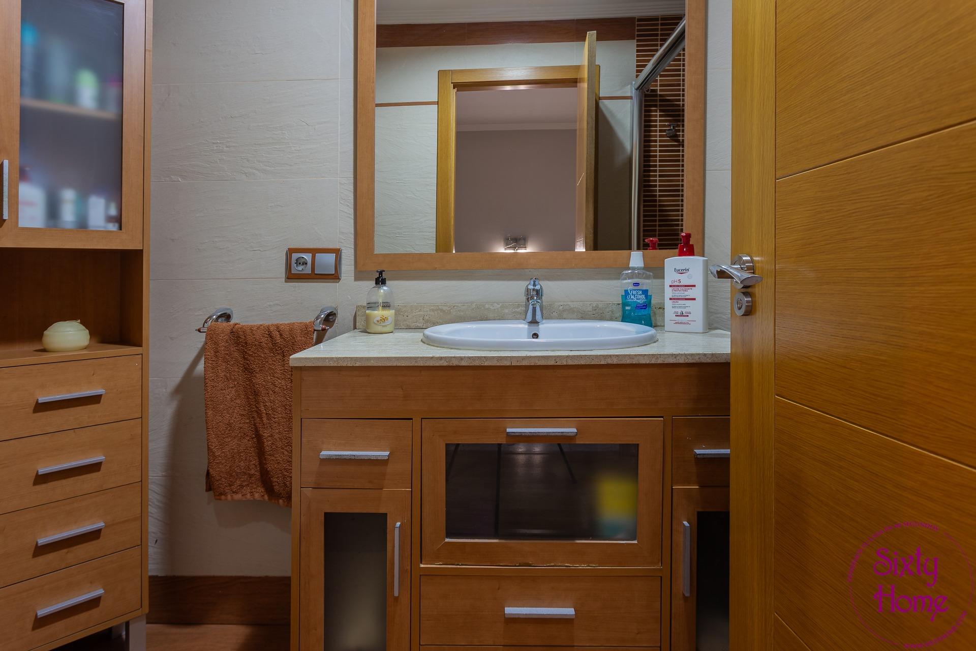 Adosado de 180 en el centro de Hellin