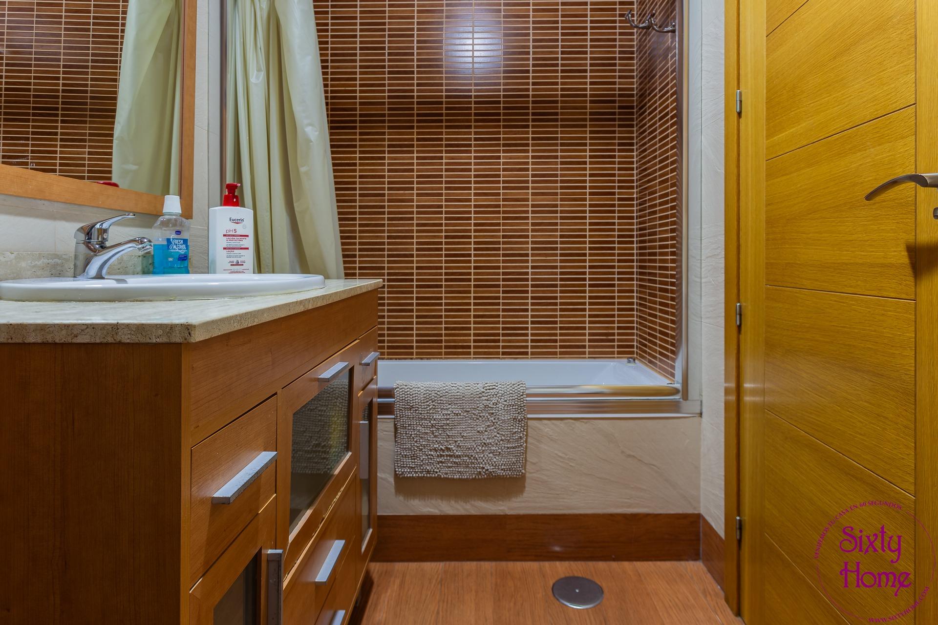 Adosado amplio de 180 en Isso