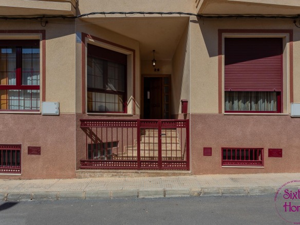 Adosado en Isso rodeado de servicios