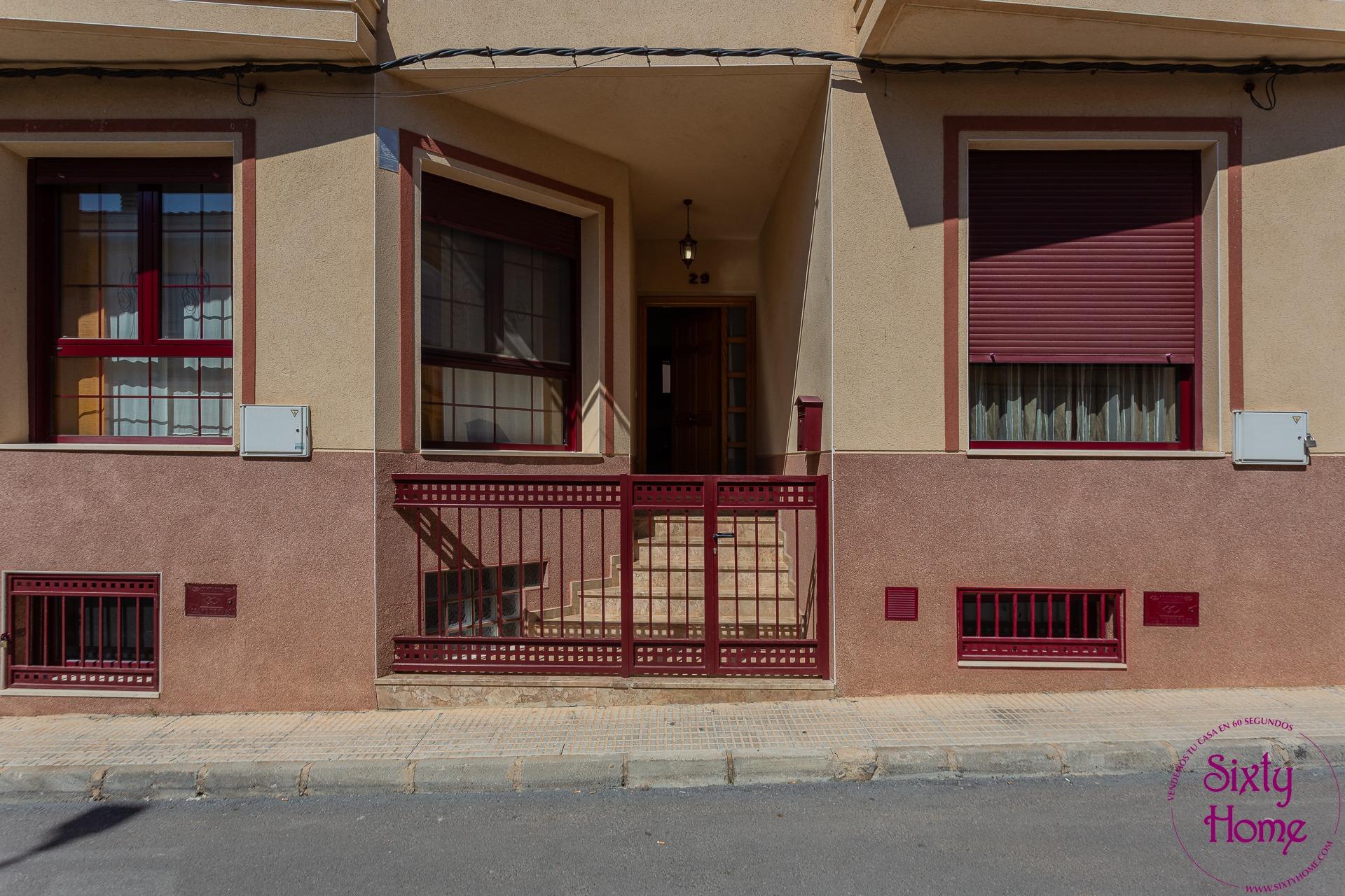 Adosado en Isso rodeado de servicios