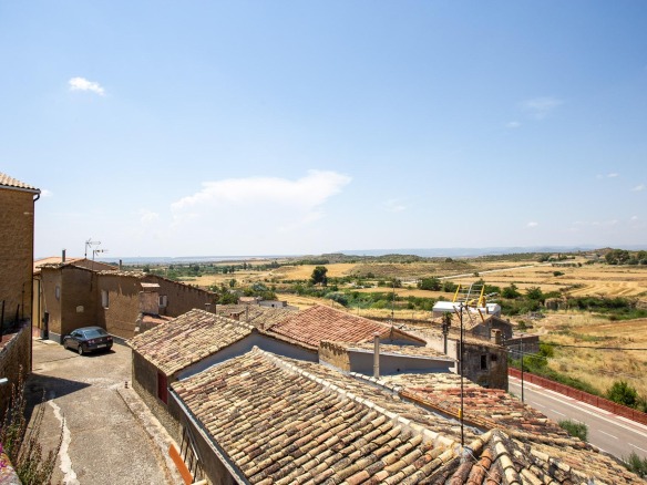 Casa en Castiliscar con fácil acceso a Aragon