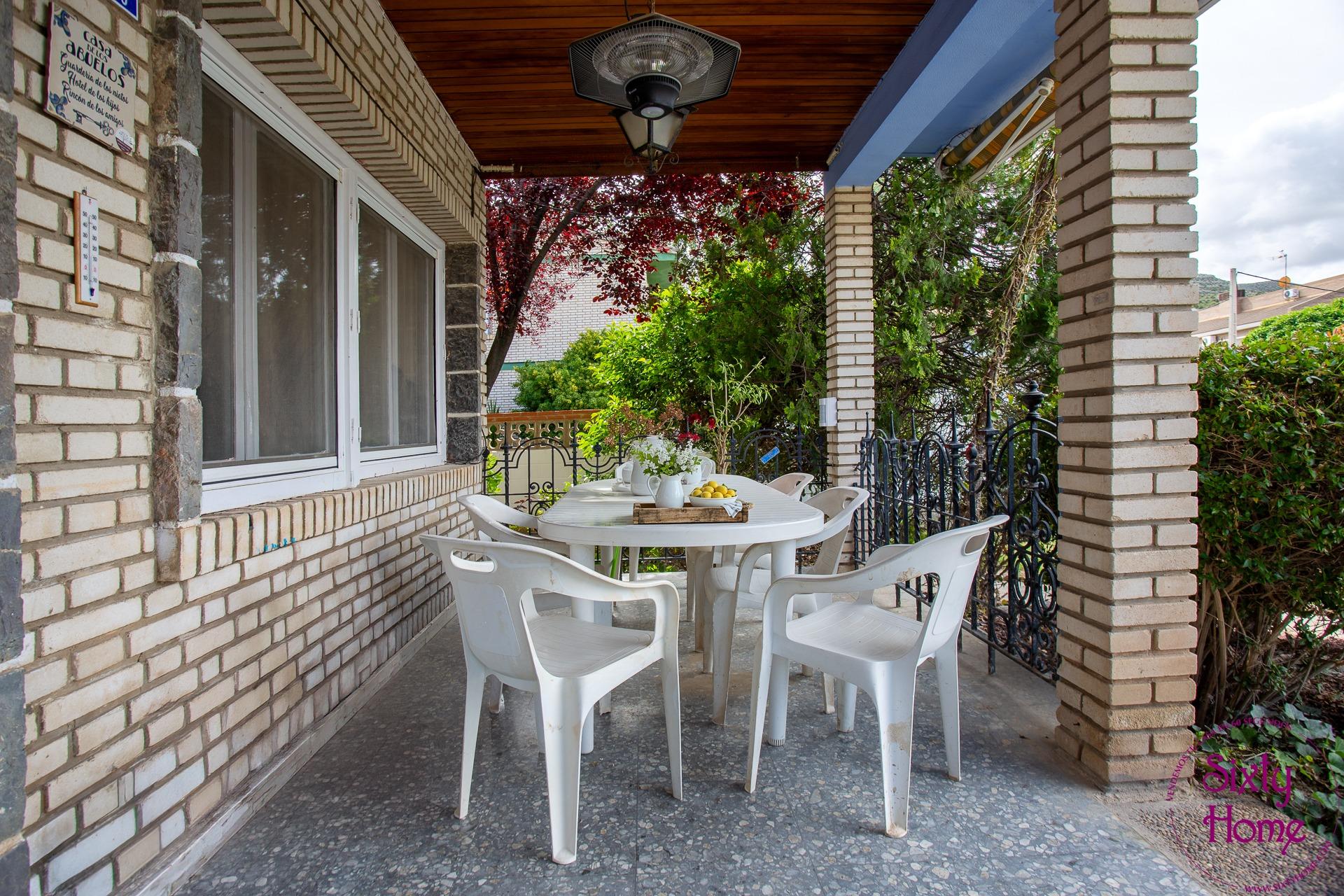 Chalet en Cadrete con vistas a Centro