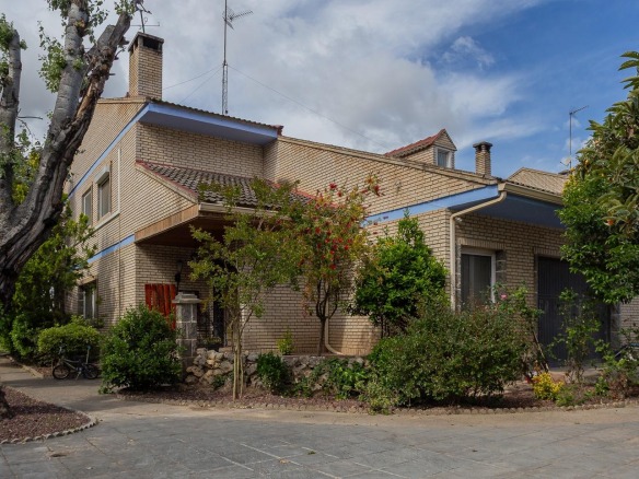 Chalet en Centro Cadrete