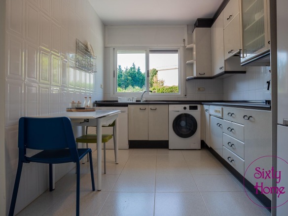 Chalet en el barrio Urb. Las Lomas con 975