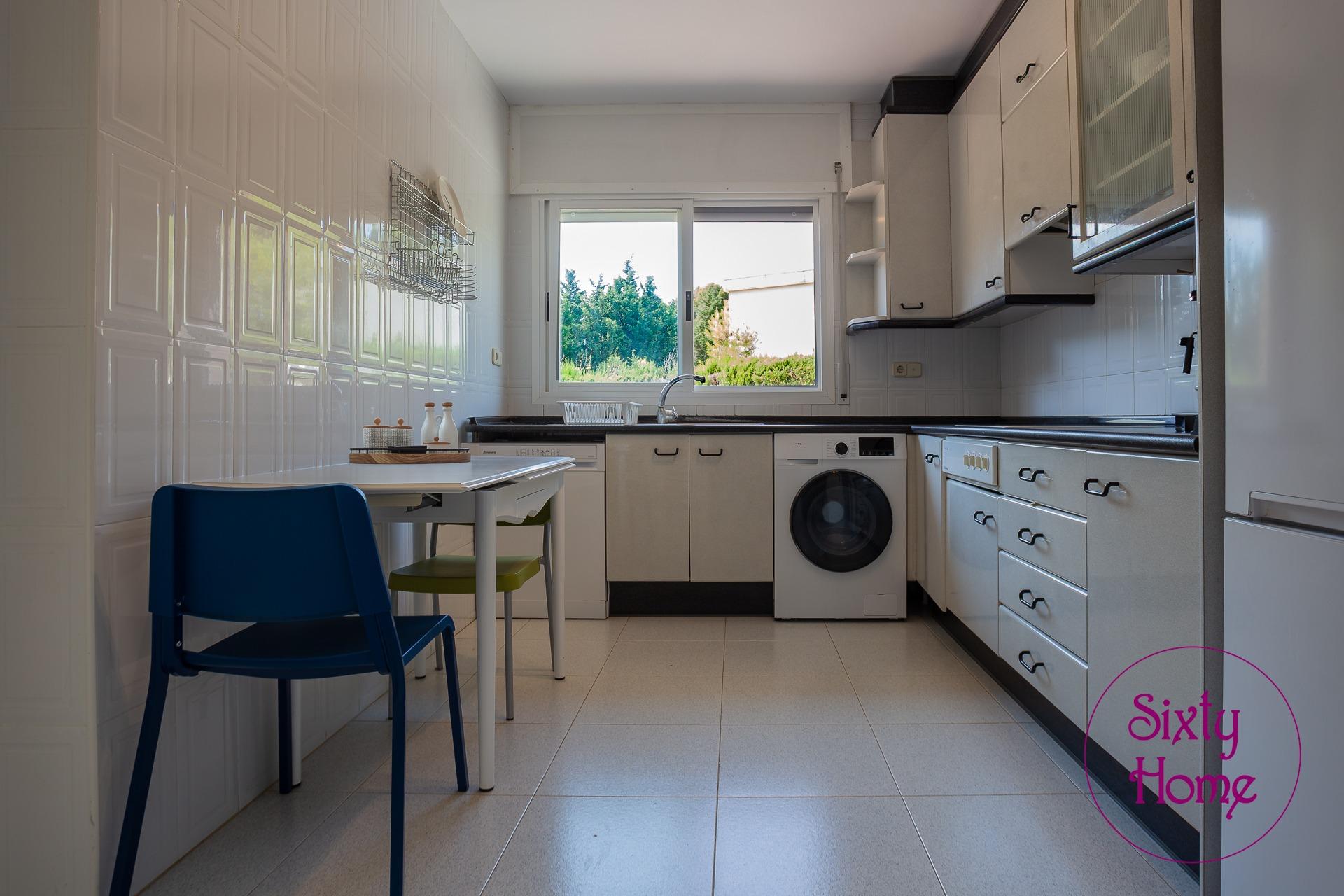 Chalet en el barrio Urb. Las Lomas con 975