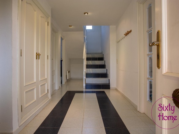 Chalet ubicado en Urb. Las Lomas con gran espacio de 975