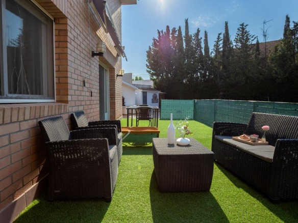 Chalet de 975 en Urb. Las Lomas