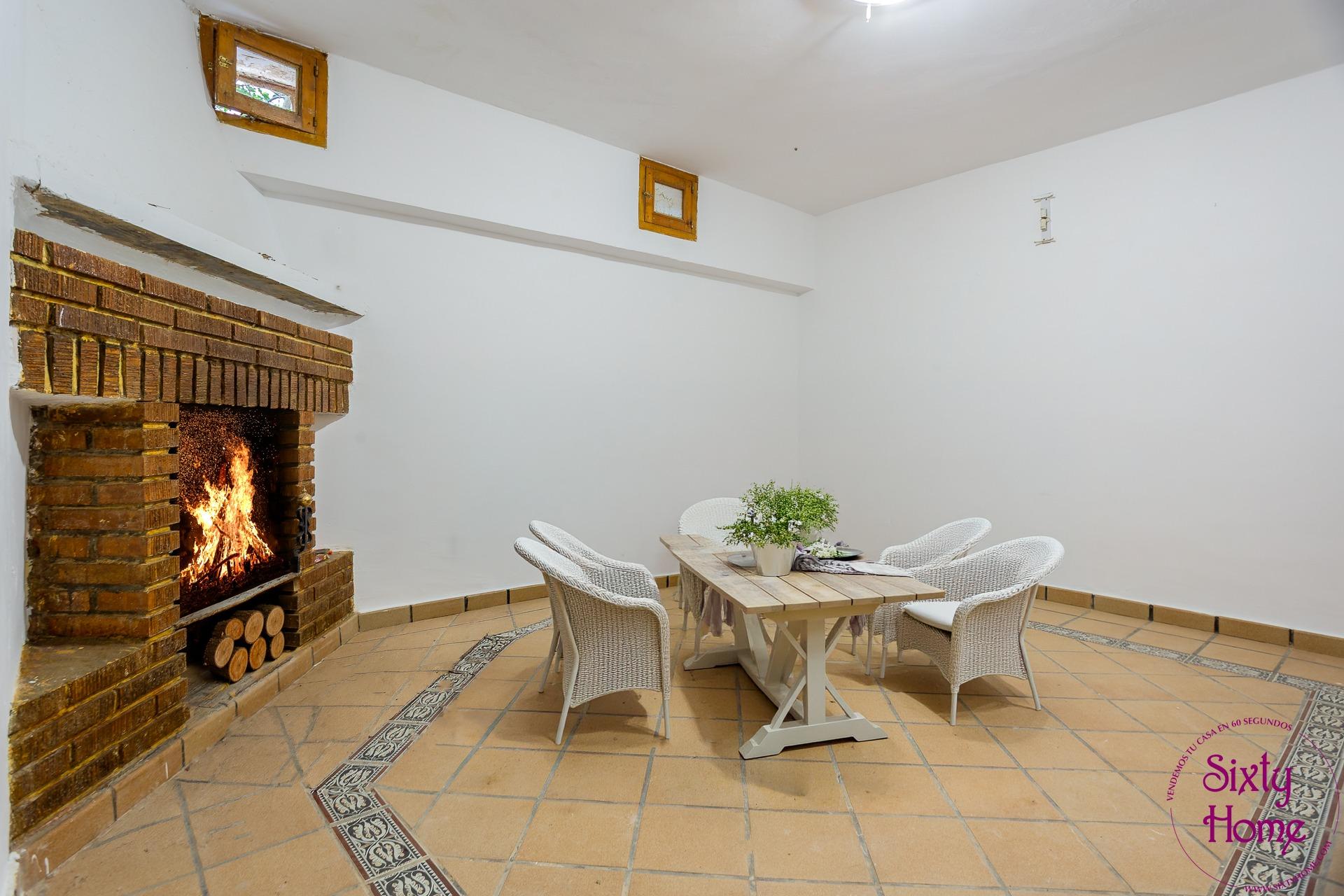 Chalet en el centro de Cadrete