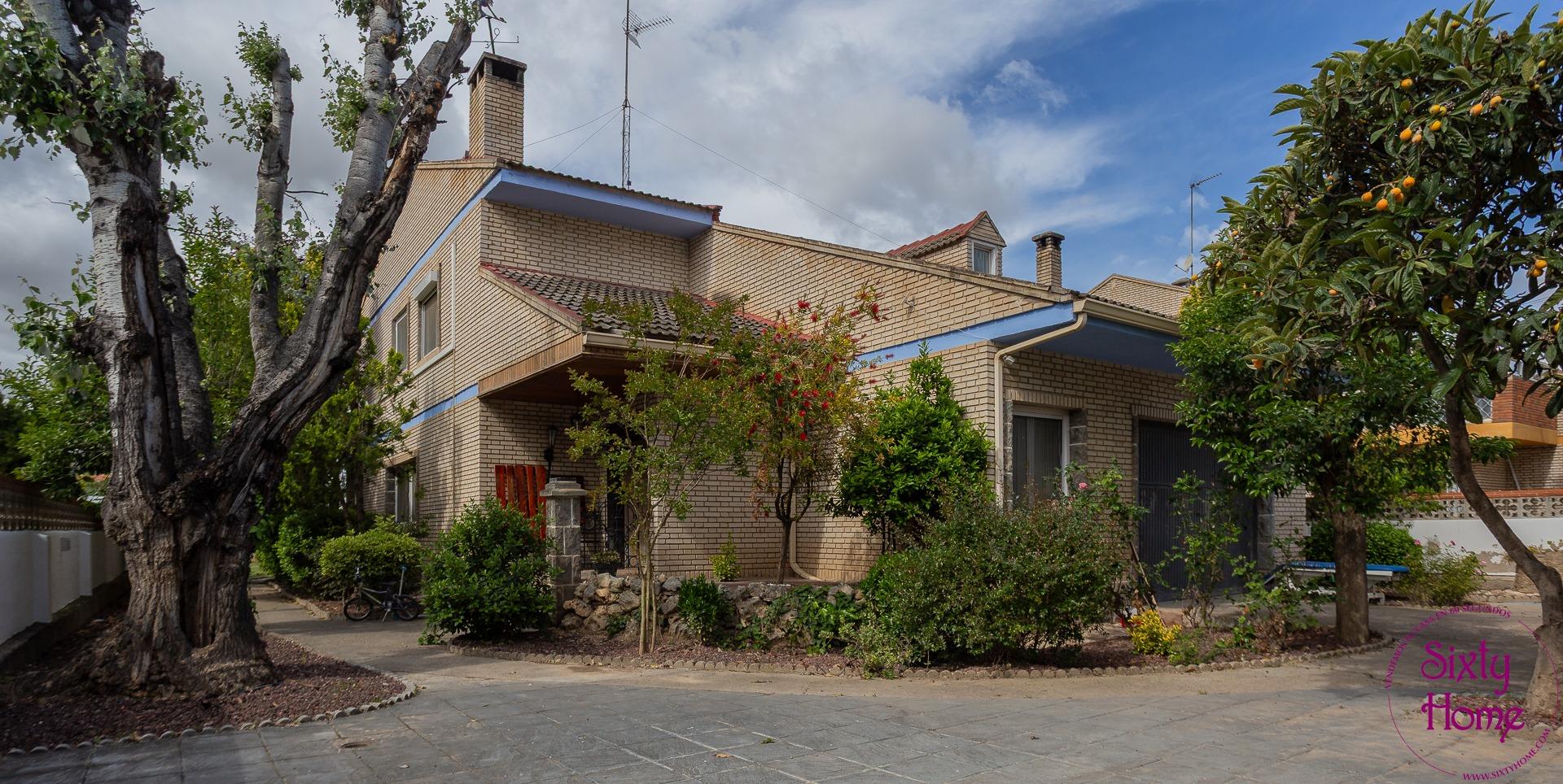 Chalet en Centro Cadrete