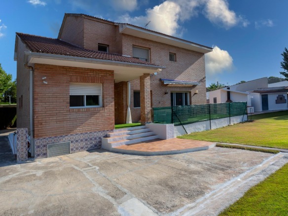 Chalet en Urb. Las Lomas