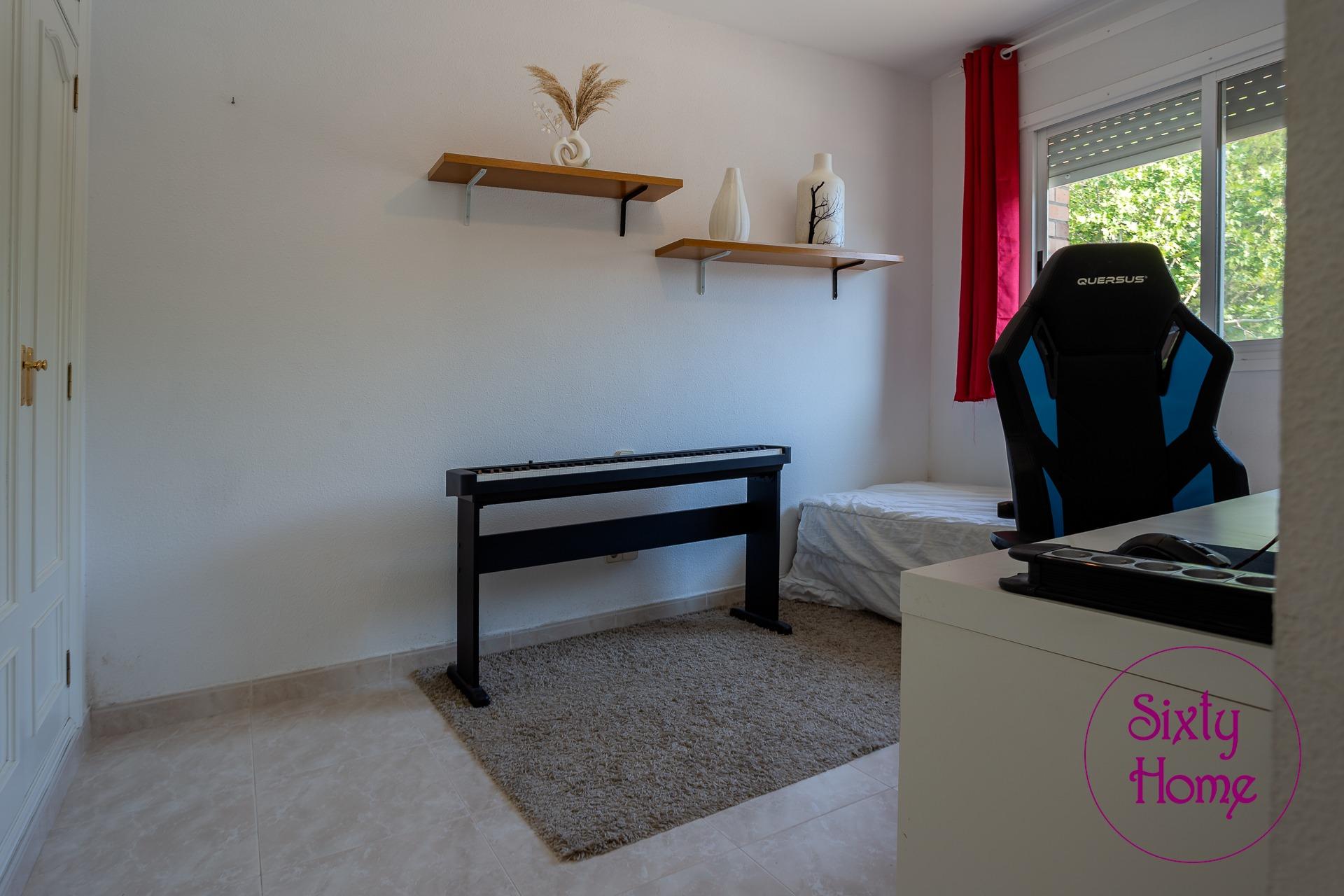 Chalet con 975 disponible en Urb. Las Lomas