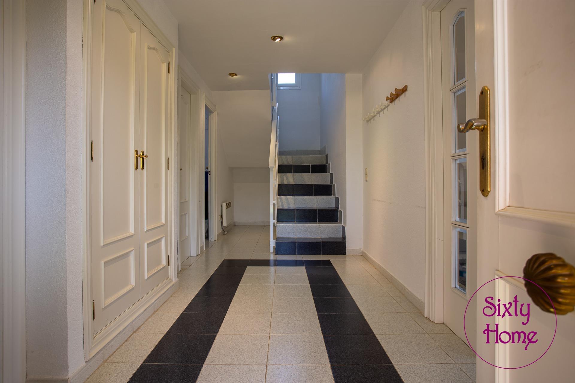 Chalet ubicado en Urb. Las Lomas con gran espacio de 975
