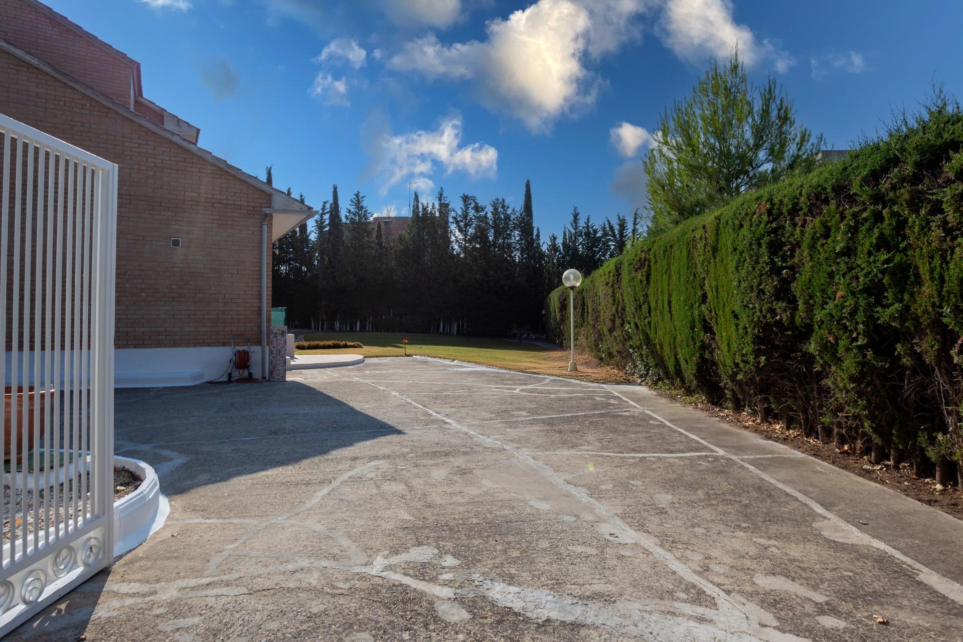 Chalet en Urb. Las Lomas ideal para inversión