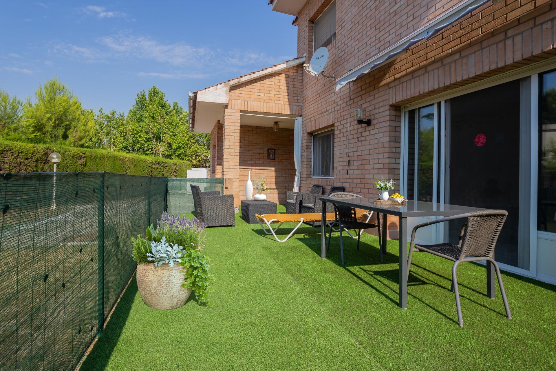 Chalet de 975 en Urb. Las Lomas Zuera