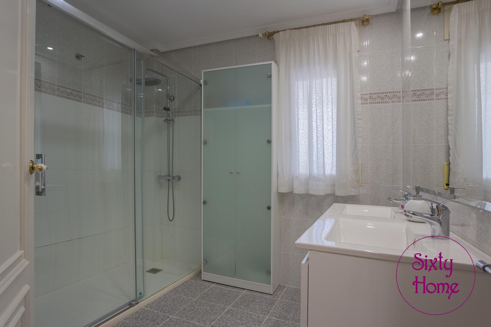Chalet ubicado en Casetas - Garrapinillos - Monzalbarba con gran espacio de 4000