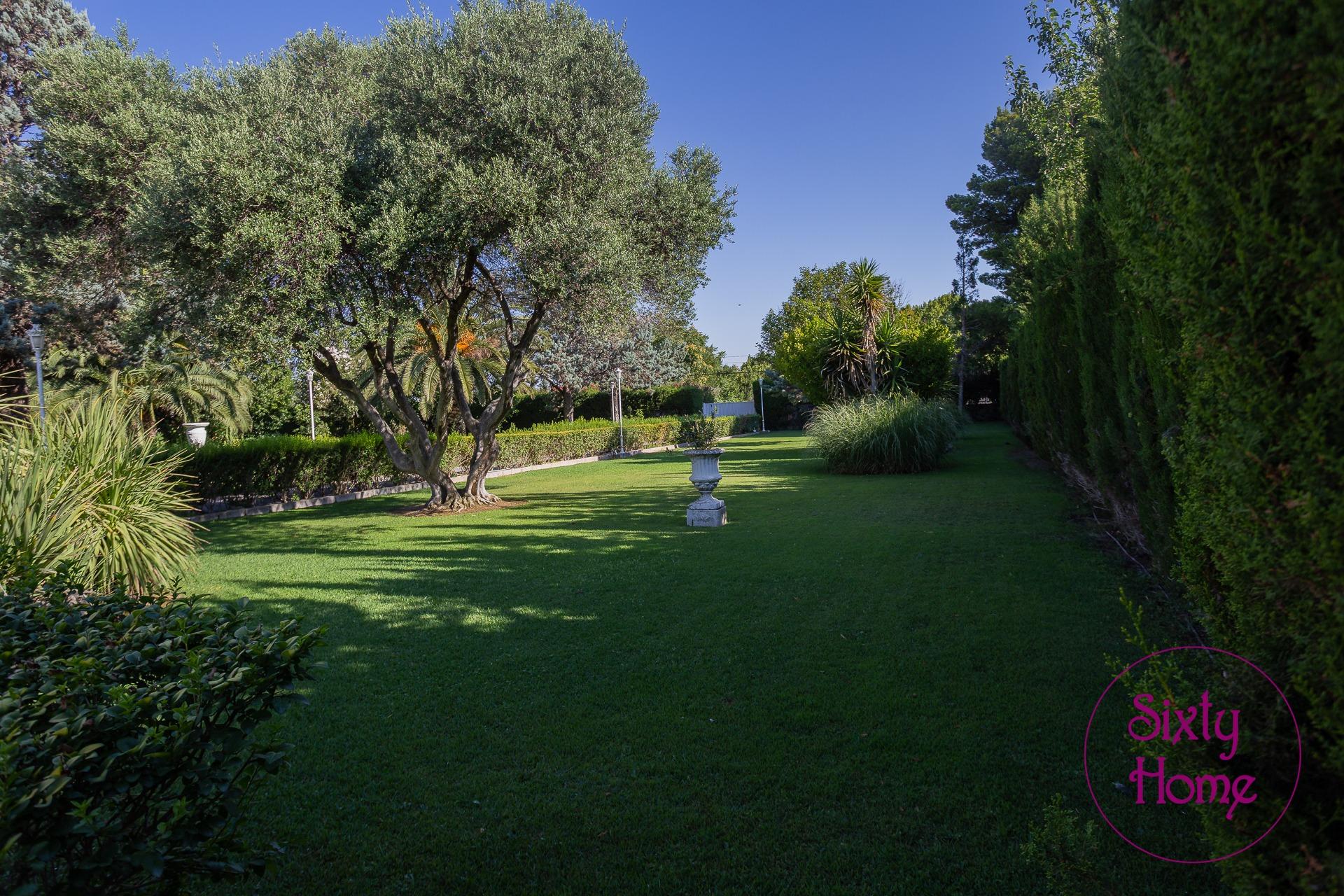 Chalet de 4000 bien comunicado en Casetas - Garrapinillos - Monzalbarba