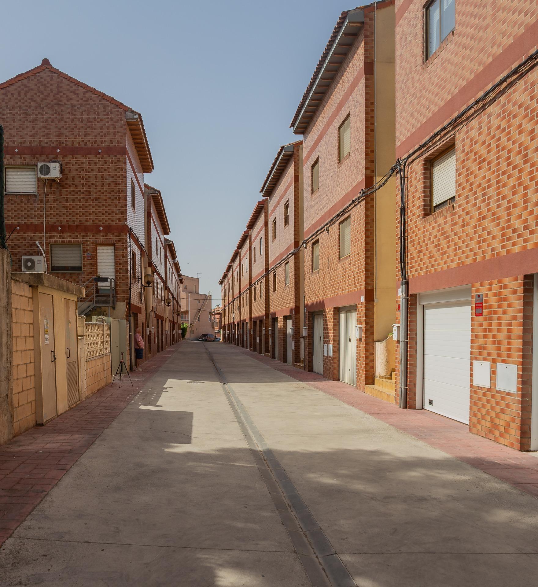 Pareado moderno en La Puebla de Alfinden