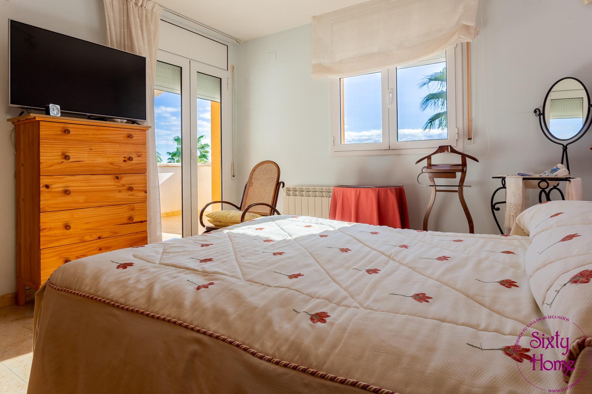 Chalet en La maso rodeado de servicios