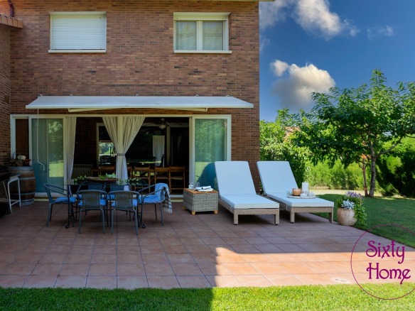 Chalet independiente en urbanización Parque de Guara