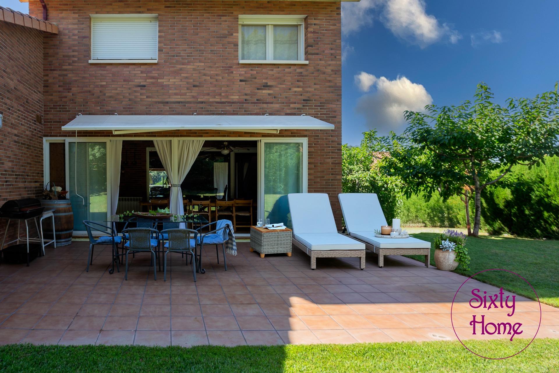 Chalet independiente en urbanización Parque de Guara