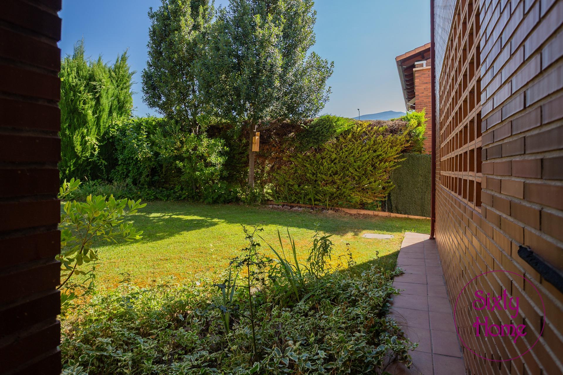 Chalet de 900 en el centro de Nueno