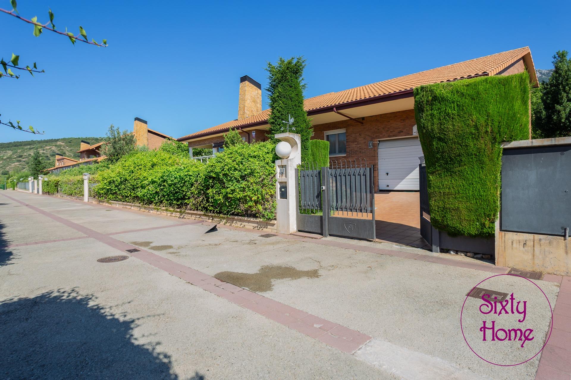 Chalet en Nueno con excelente ubicación en Campo de golf