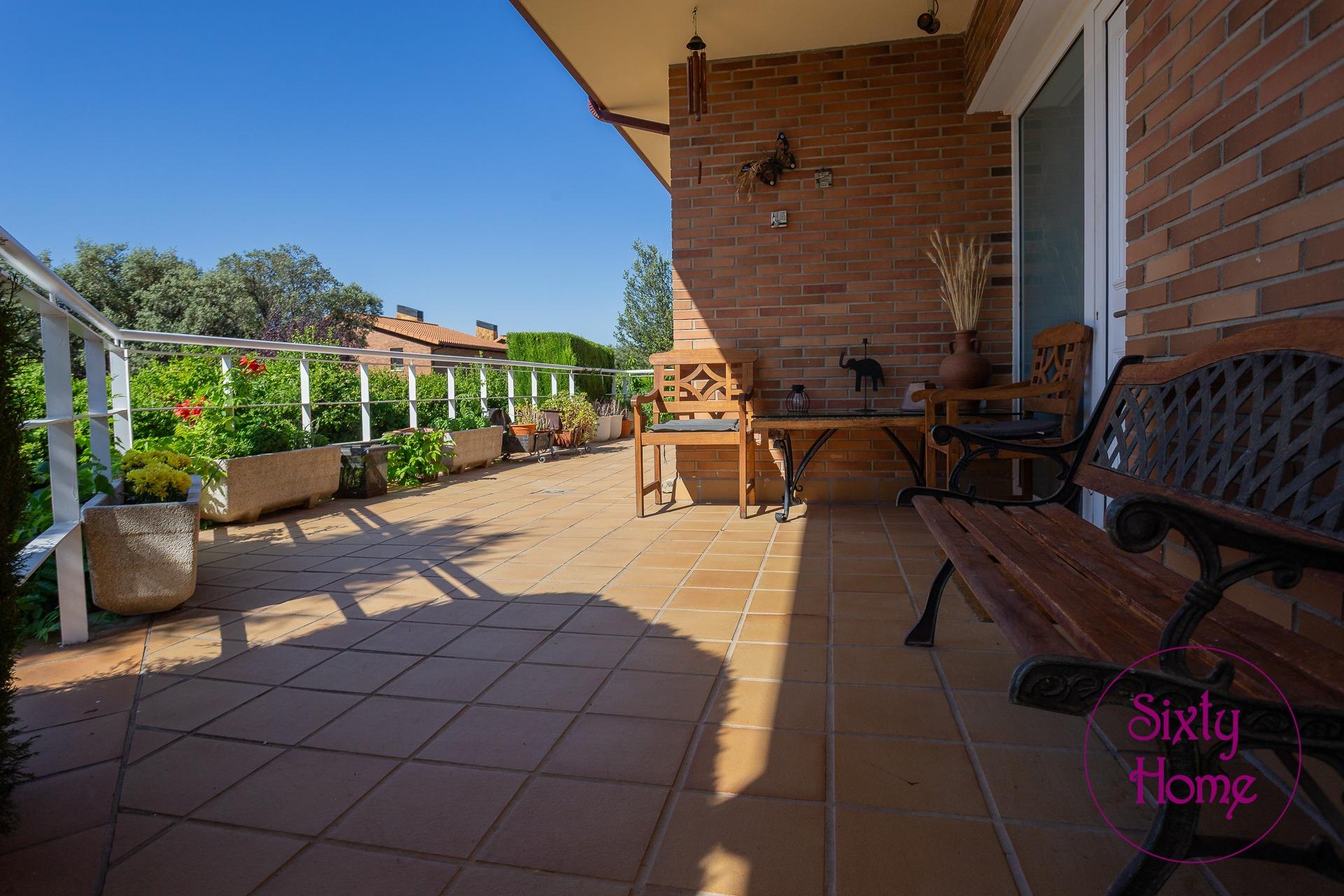 Chalet de 900 bien comunicado en Campo de golf