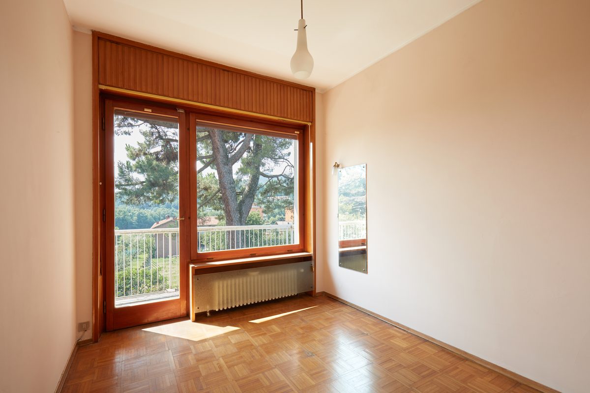 Vender un piso heredado entre varios hermanos en Zaragoza 2 Vivienda heredada cerrada y vacía, generando gastos cada mes