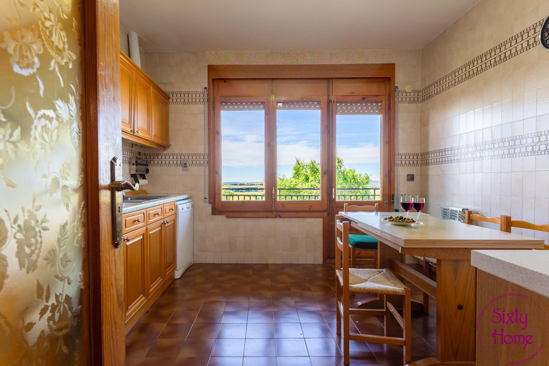 Chalet en el barrio Angues con 1724