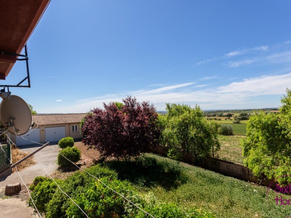 Chalet ubicado en Angues con gran espacio de 1724