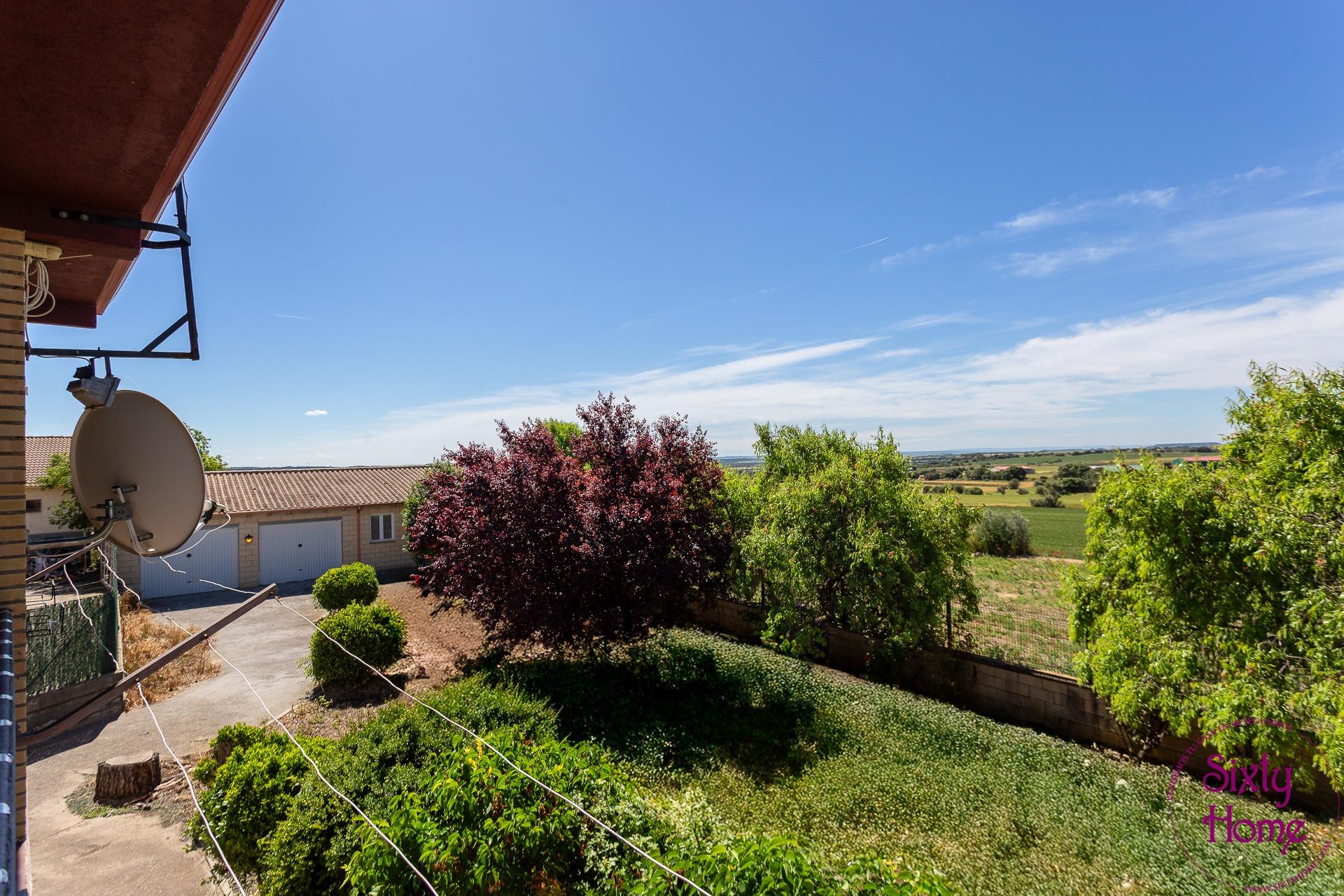 Chalet ubicado en Angues con gran espacio de 1724