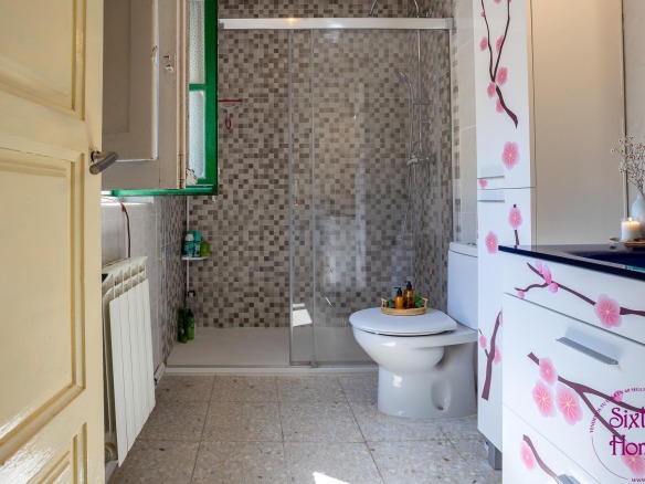 Casa ubicado en Centro del pueblo con gran espacio